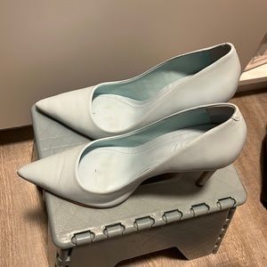 Schutz Lou Soft Sky 4” heels 7.5